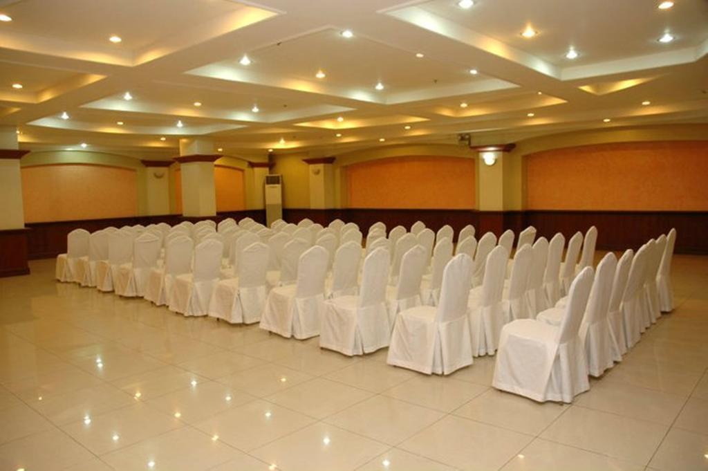 Grand Regal Hotel Bacolod Exterior foto
